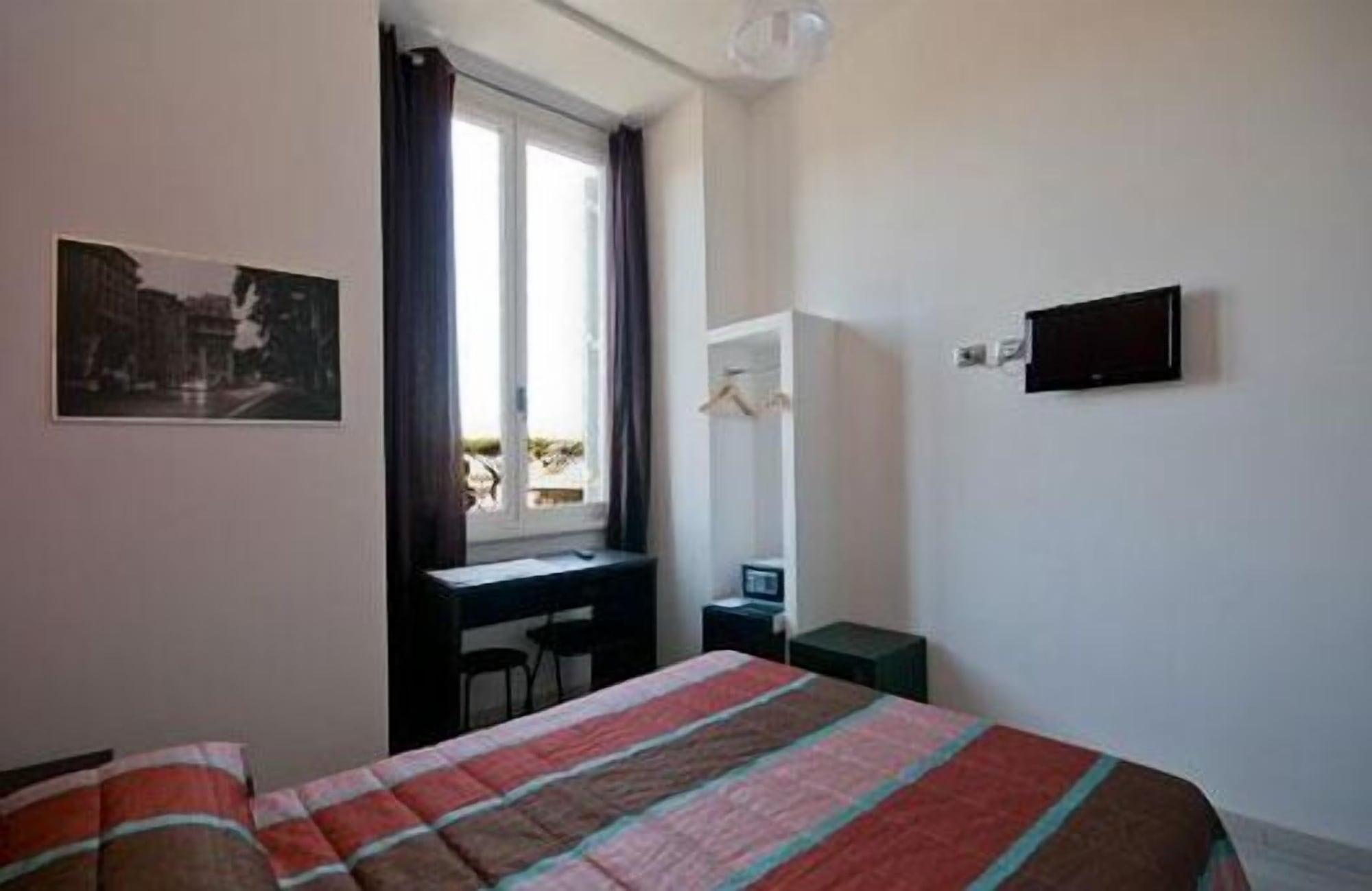 Mf Hotel Roma Exterior foto